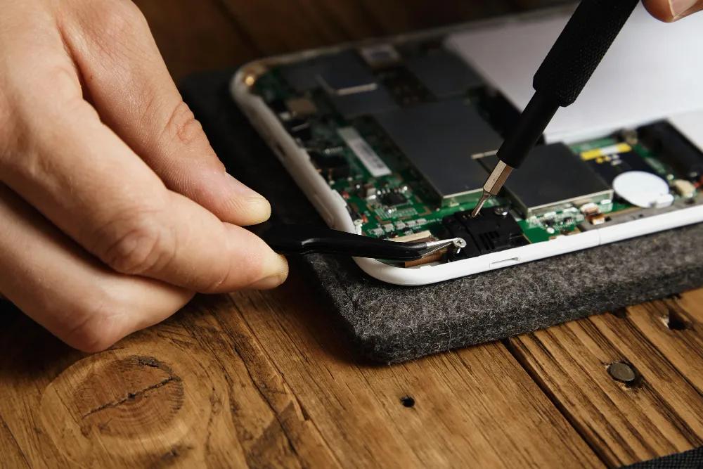 How to Choose the Best Phone Repair Service in Indianapolis for Your Needs?